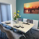 Dom wakacyjny Stoneleigh Retreat 4br Entire