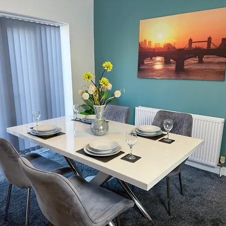 Holiday home Stoneleigh Retreat 4br Entire