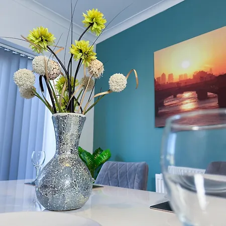 Stoneleigh Retreat 4br Entire Holiday home *