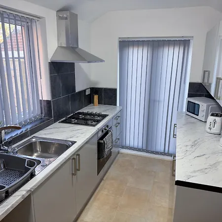 Stoneleigh Retreat 4br Entire Holiday home *